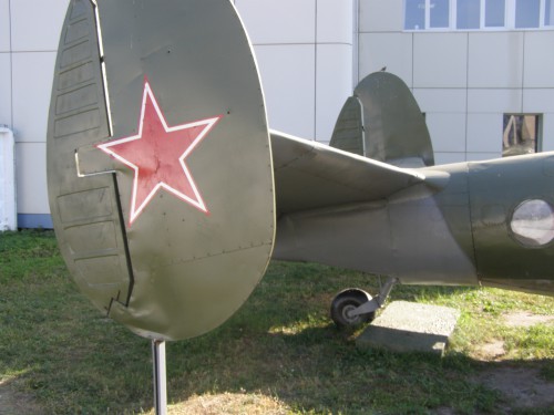 Бомбардировщик ТУ-2 как украшение Троещины