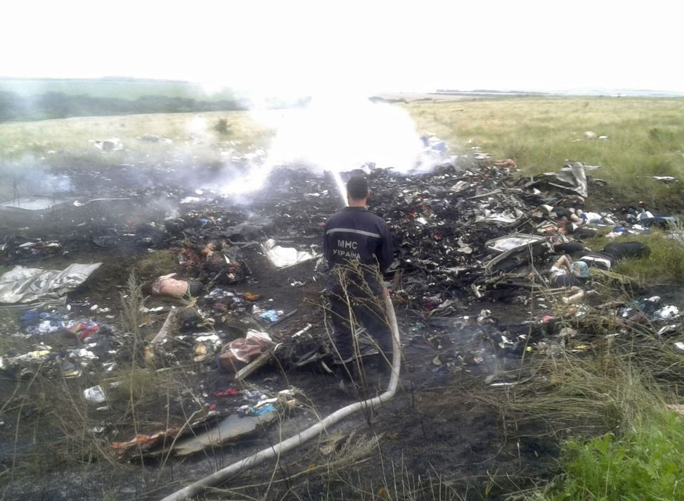 Фотографии с места падения малайзийского Боинг-777 рейса MH17
