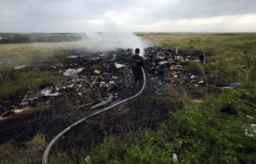 Фотографии с места падения малайзийского Боинг-777 рейса MH17