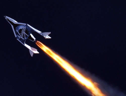 Космолет SpaceShipTwo впервые полетал на собственных двигателях